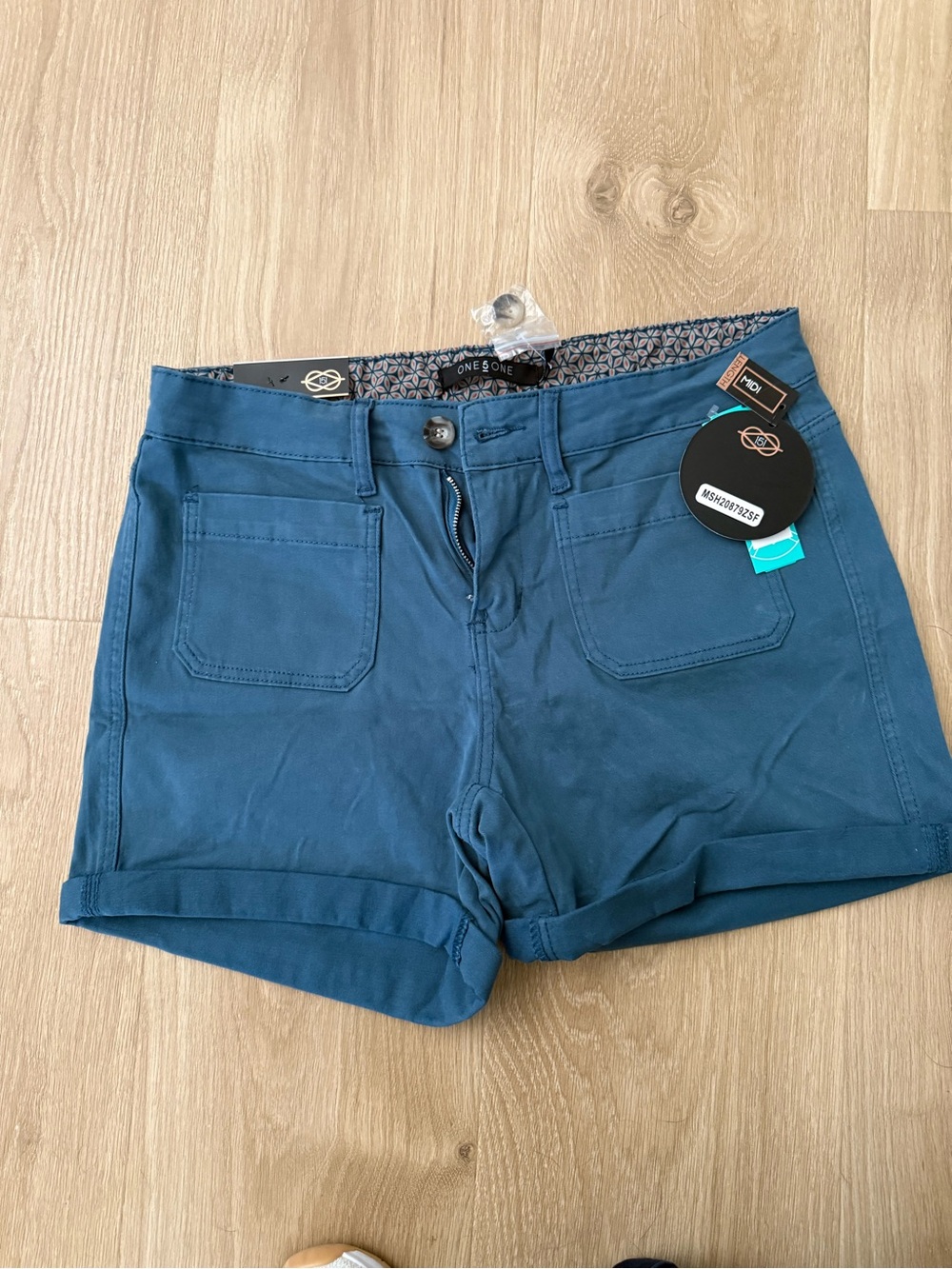 one 5 one Teal Patch-Pocket Cuffed Women's Shorts - Picture 3 of 3